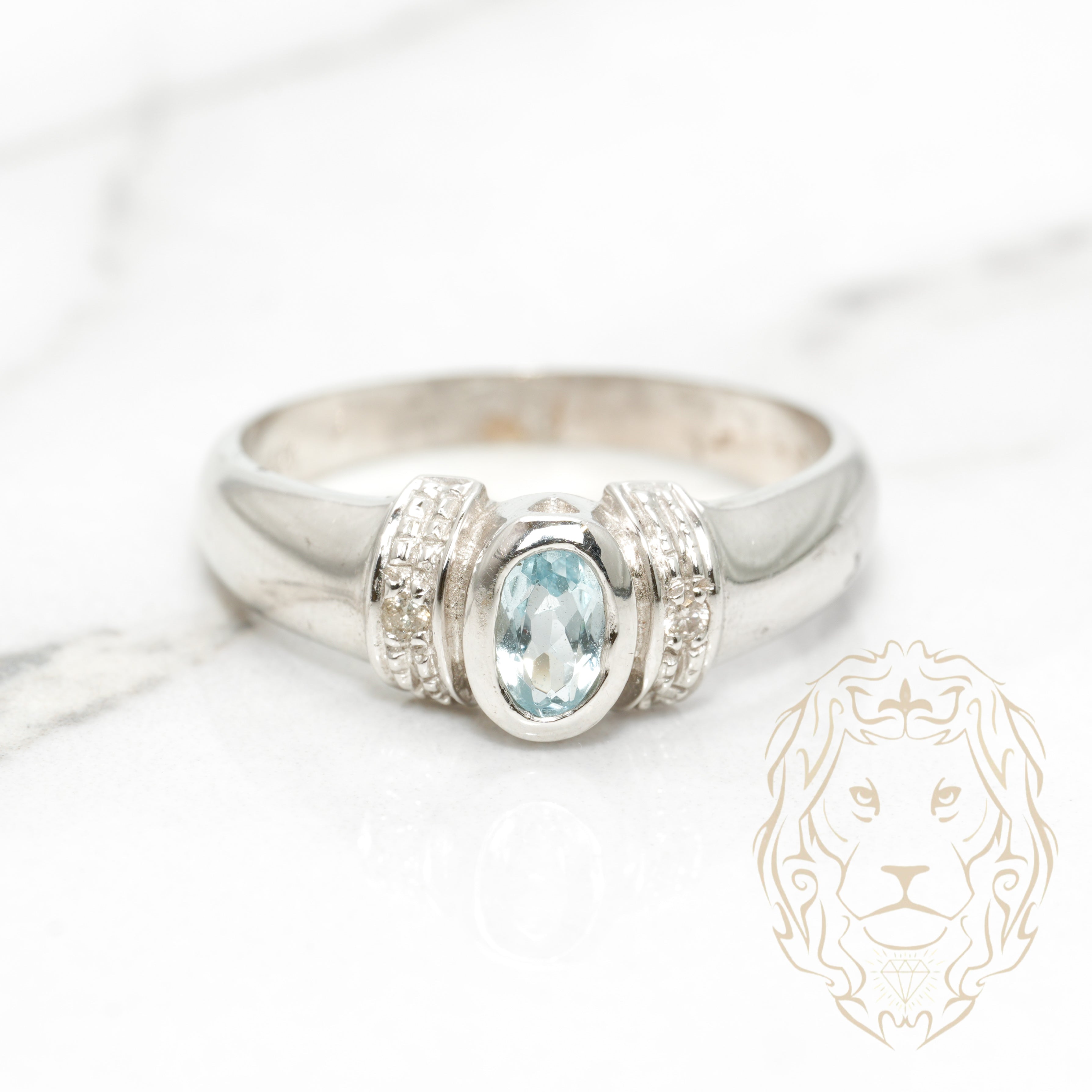 Bague Or 14K blanc aigue-marine coupe ovale sertier clos