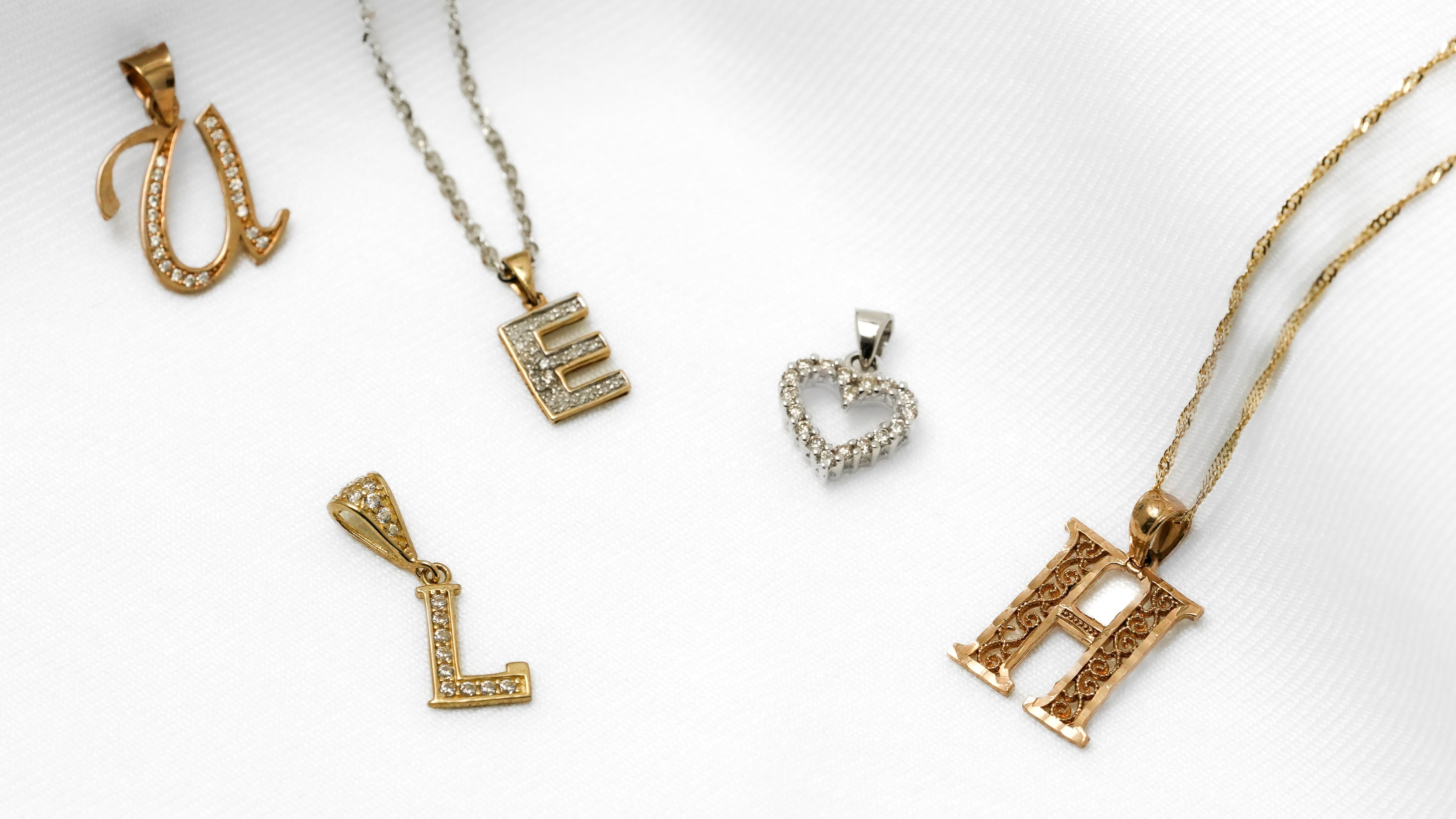 Pendentifs lettres pour femme