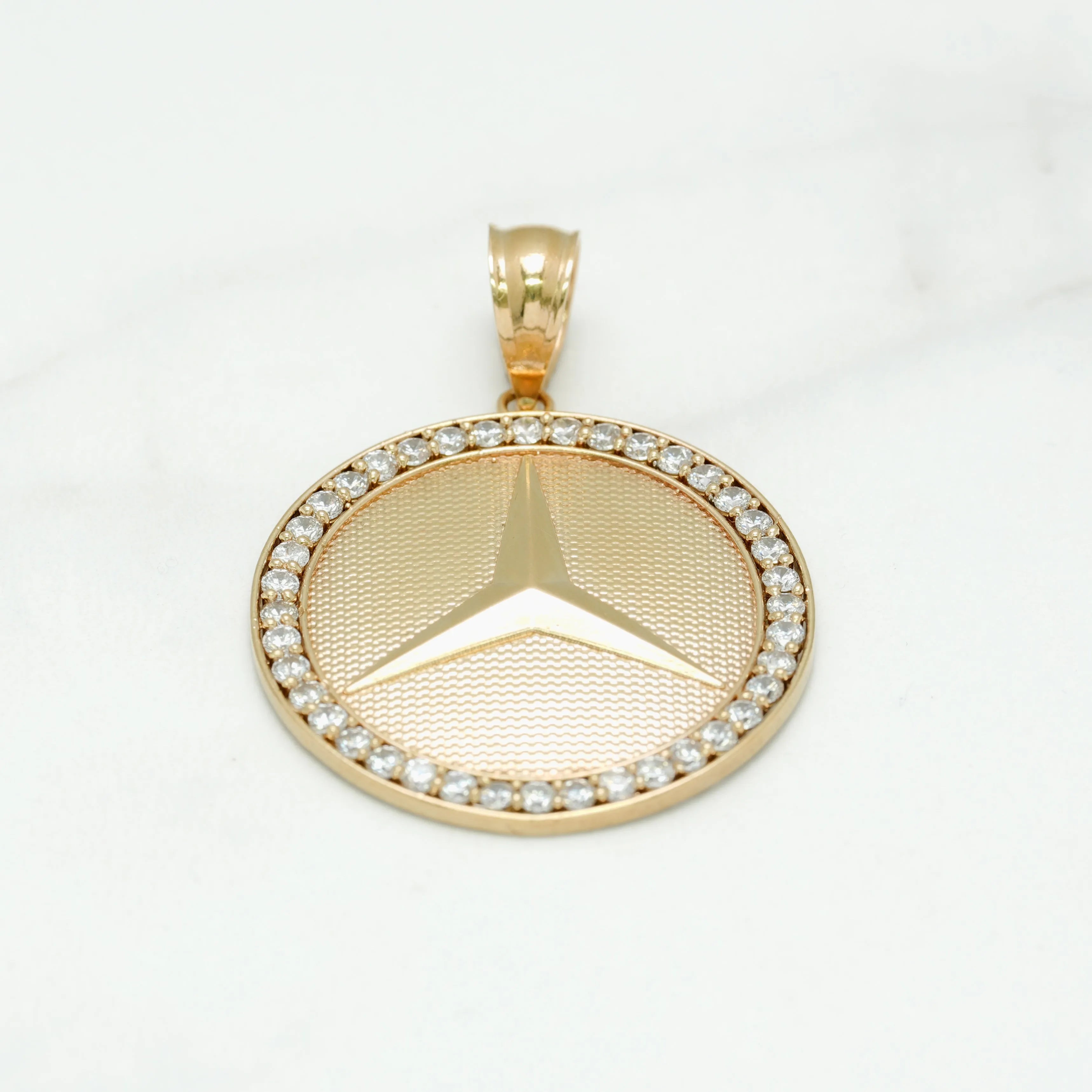 Pendentif - Or 10K jaune médaillon Benz pavé cz - PEG107