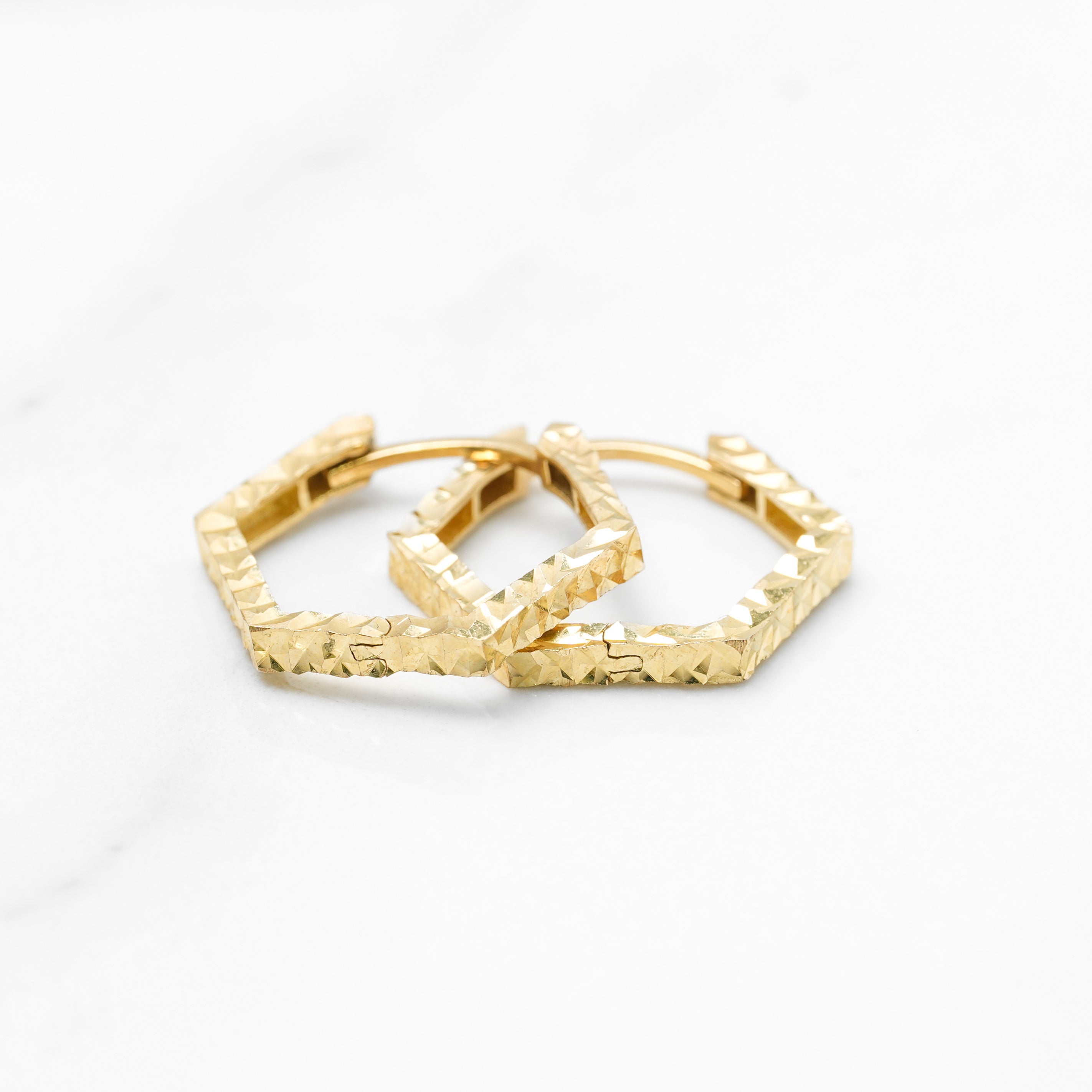 Huggies - Or 10K jaune hexagonal coupe diamant - BOG249