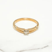 Bague de fiançailles - Or 10K deux tons jaune & blanc solitaire diamant naturel coupe brillant 0.05CT - RIGD020