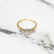 Bague de fiançailles - Or 18K deux tons jaune & blanc diamant naturel coupe brillant sertie baguette 0.45CT - RIGD032