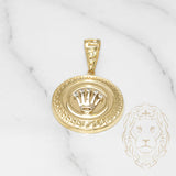Pendentif - Or 10K deux tons jaune & blanc médaillon couronne avec motif clé grecque - PEG353