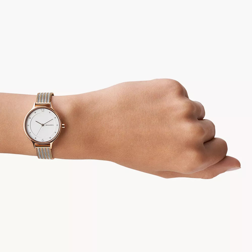 SKW2749_onwrist.webp