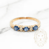 Bague - Or 10K jaune sertie de saphirs coupe ovale 0.60CT & diamants naturels coupe brillant 0.04CT - RIGD133