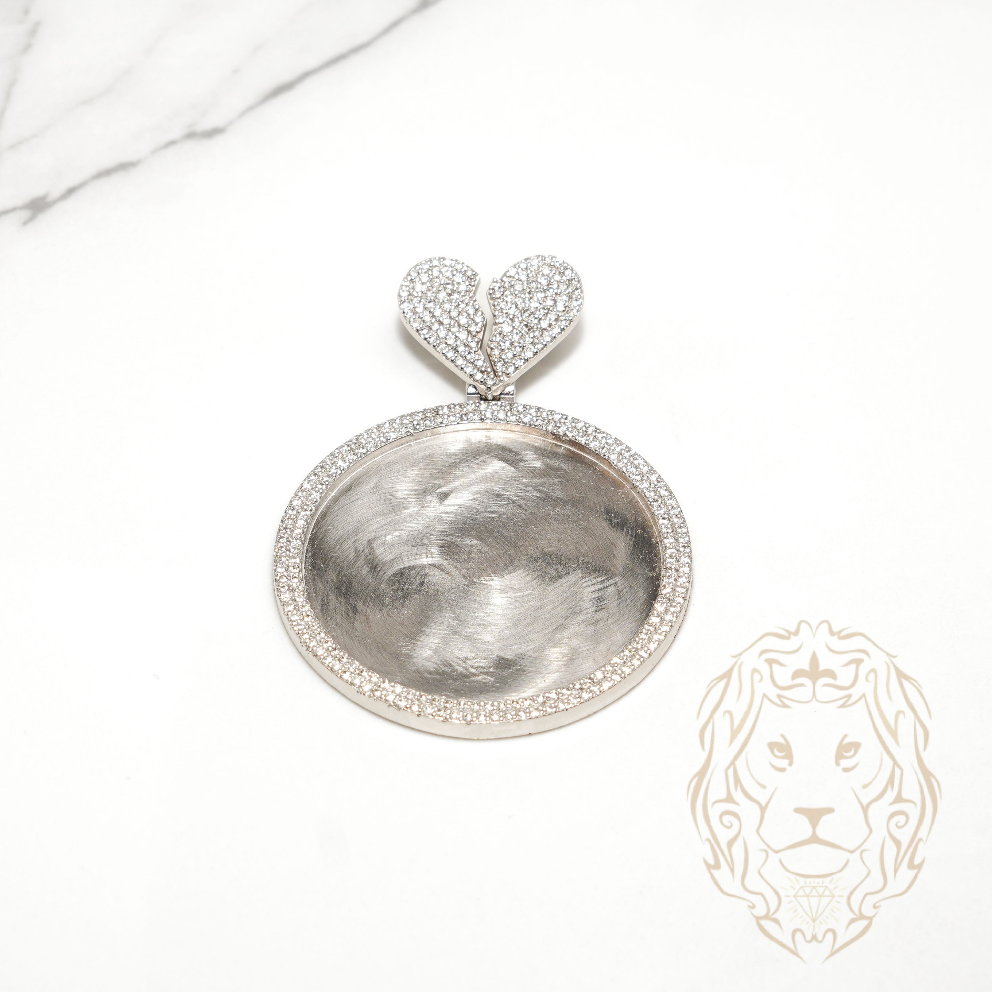 Pendentif - Or 10K blanc photo & bail coeur brisé pavé de diamants de laboratoire 2.50TCW - PEGL059