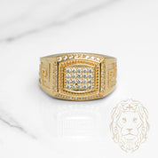 Bague - Or 10K jaune chevalière rectangulaire avec motif clé grecque & pavé de cz - RIG1104
