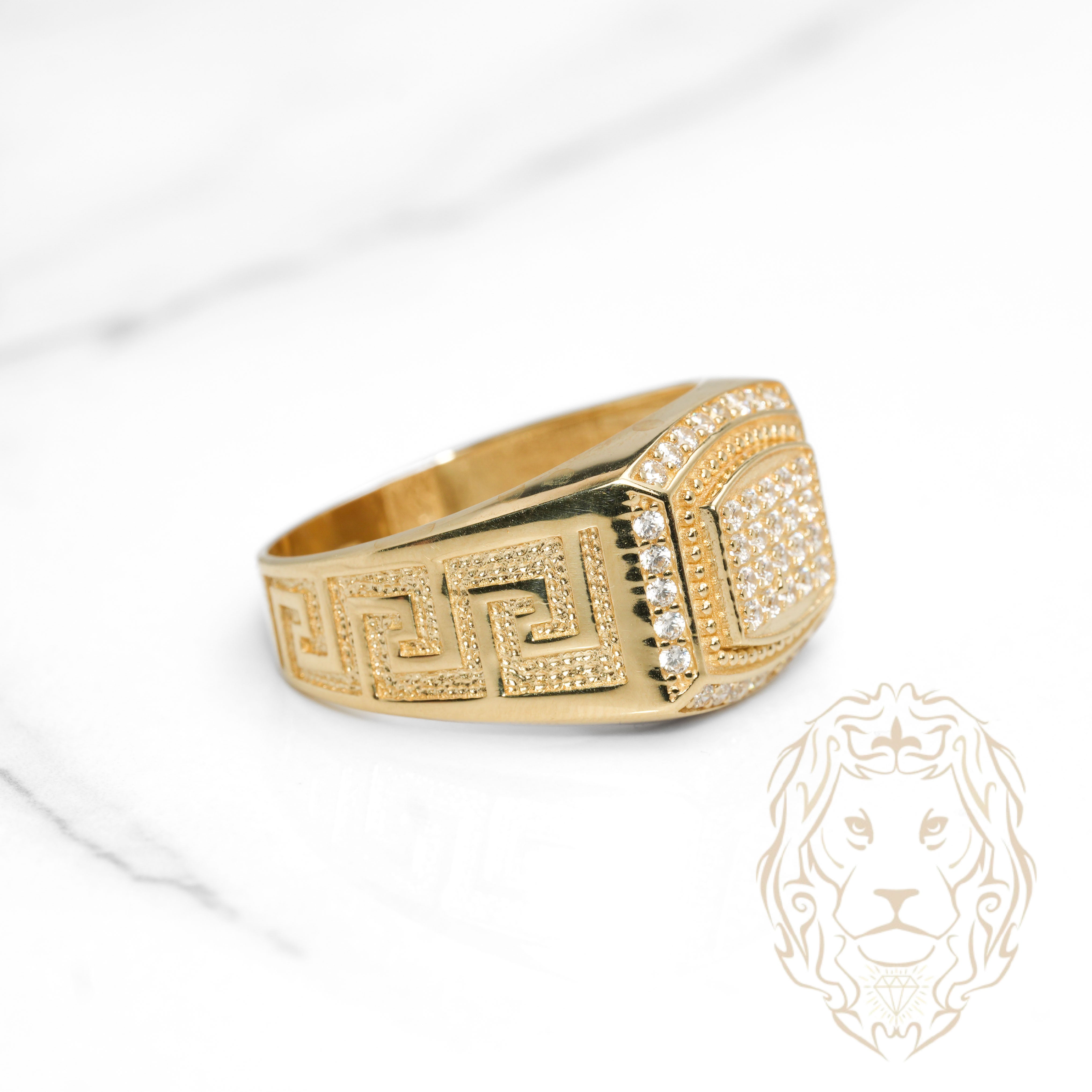 Bague - Or 10K jaune chevalière rectangulaire avec motif clé grecque & pavé de cz - RIG1104