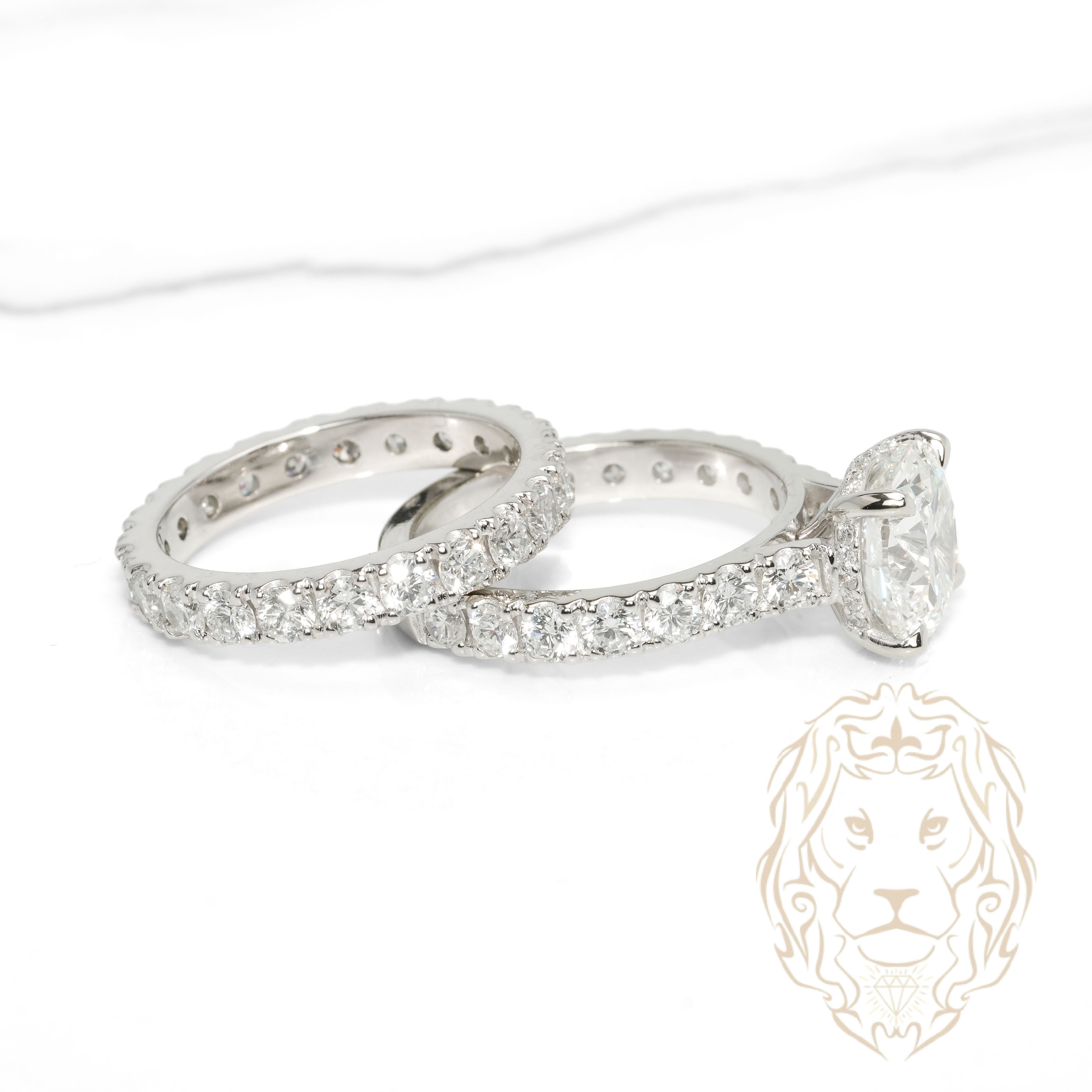 Bague de fiançaille - Or 18K blanc ensemble (2) halo caché diamant laboratoire VS1 coupe rond brillant 3.08CT avec monture & alliance éternité sertie de diamants 3.00TCW - RIGL126