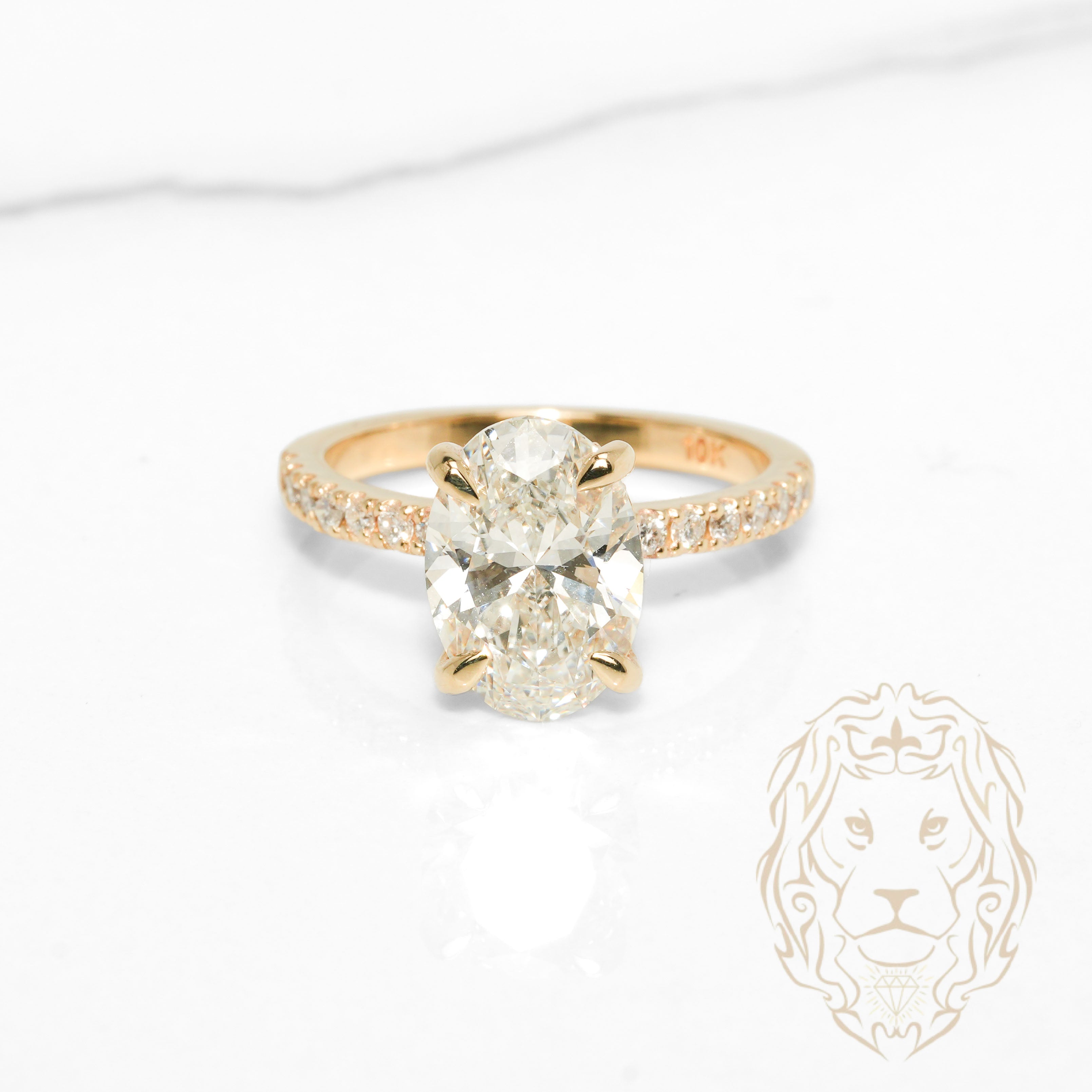 Bague - Or 10K jaune halo caché diamant de laboratoire coupe ovale 3.04CT & monture pavé 0.35TCW - RIGL127