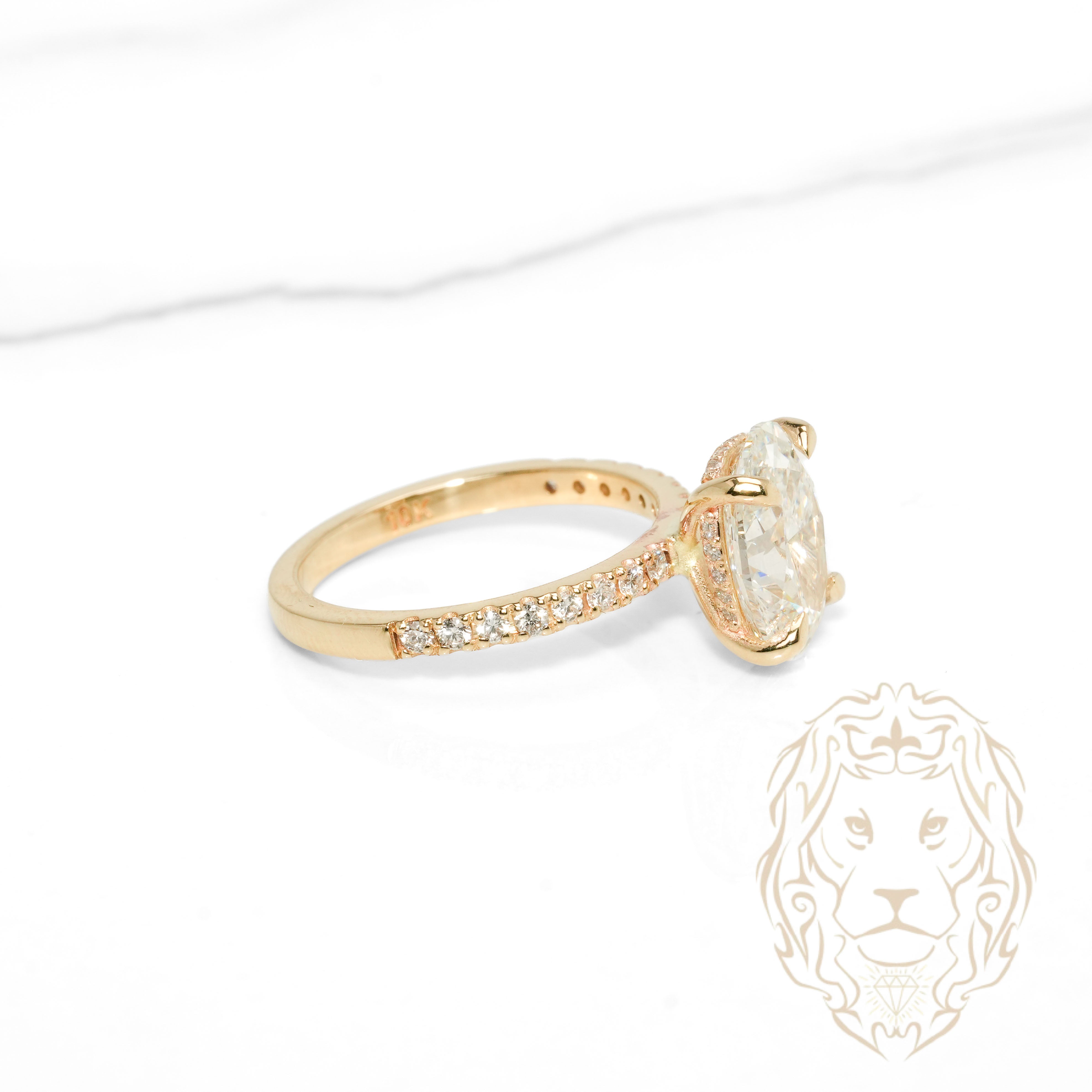 Bague - Or 10K jaune halo caché diamant de laboratoire coupe ovale 3.04CT & monture pavé 0.35TCW - RIGL127