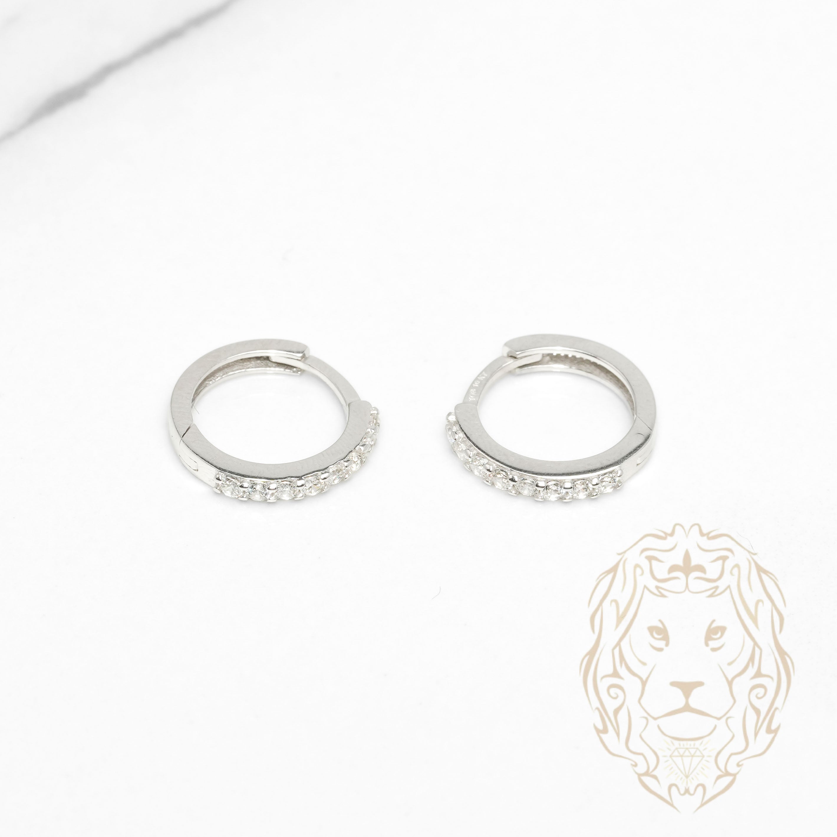 Huggies - Or 10K blanc semi-éternité pierres cz 2mm X 10mm - BOG1334