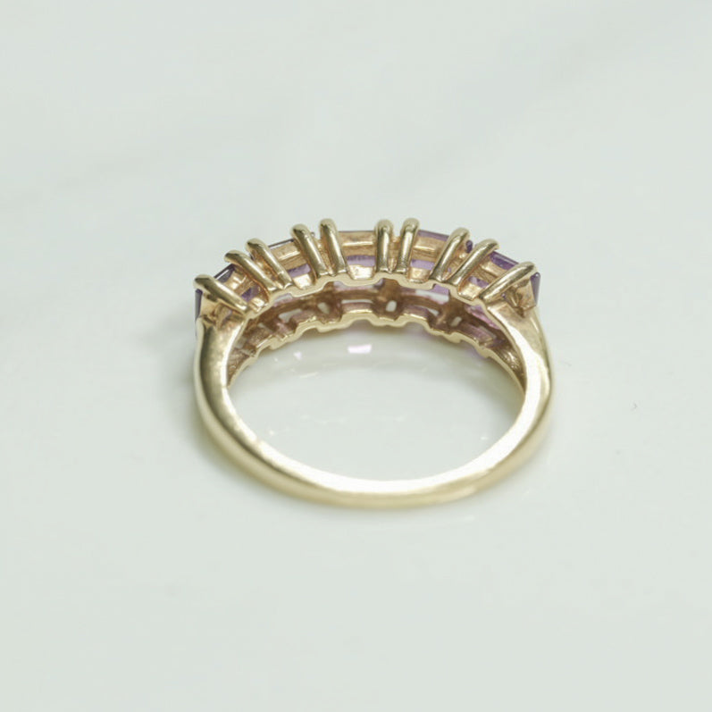 Lady's ring - 10K gold five princess cut stones yellow cz mauve - RIG124