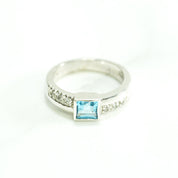 Bague - Or 10K pierre coupe princesse pavé blanc cz bleu - RIG198