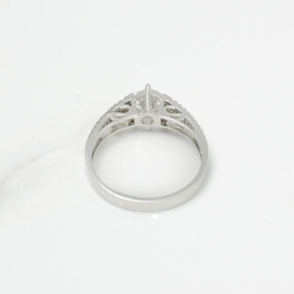 Women's ring - 10K white gold with brilliant cut cz - RIG225
