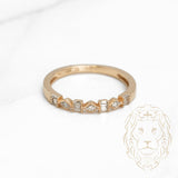 Bague - Or 10K jaune motif de formes microbillé serti de diamants naturels coupe rond & baguette 0.10CT - RIGD289