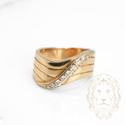 Bague - Or 10K jaune ondulée sertie de diamants naturels 0.75CT - RIGD315