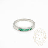 Bague - Or 18K blanc semi-éternité émeraudes 0.15CT serties en canal - RIG743