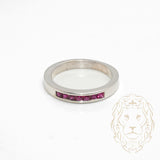 Bague - Or 18K blanc semi-éternité rubis 0.08CT serties en canal - RIG744