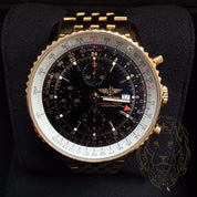 Breitling Navitimer World R243 – Or rose 18k & Cadran noir