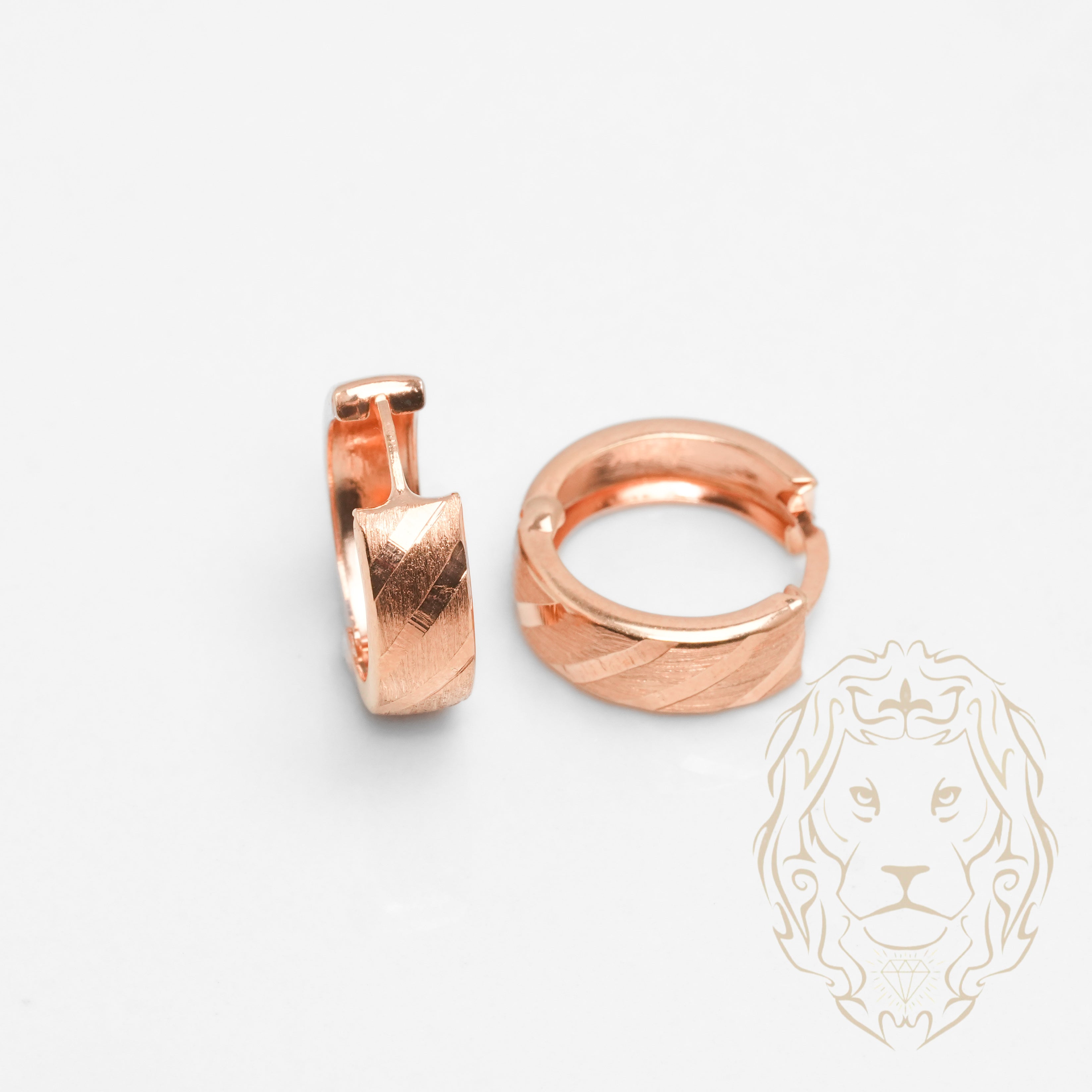 Hoops - Or 10K rose diagonal coupe diamant & finition brossée 5mm X 11mm - BOG872