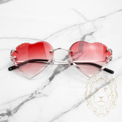 Lunettes Cartier – Cartier Picadilly Big C argent avec avec verres rouges en forme de cœur, coupe diamant dégradée – CT0092O-002