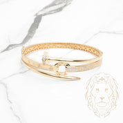 Bracelet jonc - Or 18K jaune faux stack clou & style amour pavé de cz - BRG746