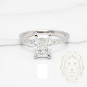 Bague Kelly Midi - Or hidden halo diamant lab coupe radiant 2.50CT avec monture pavé de diamants 0.50CT - RIGL085