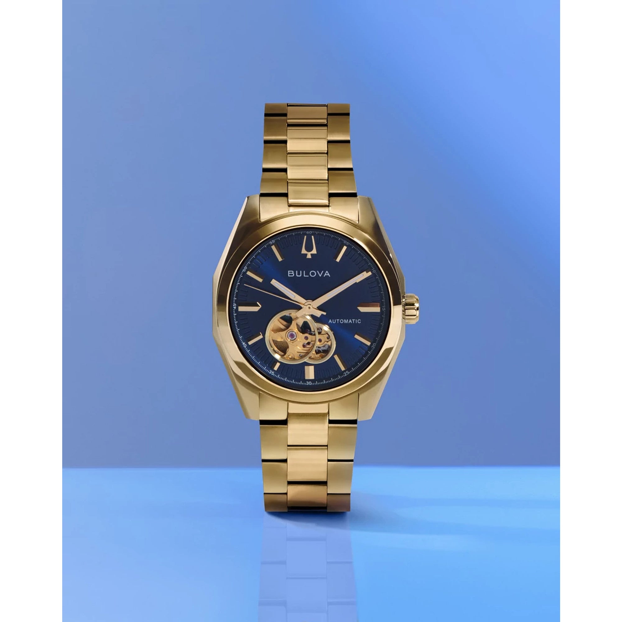 Montre Bulova Surveyor 97A203, cadran bleu, mise en situation