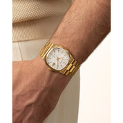 Montre Bulova Super Seville 97B223, cadran argent, mise en situation