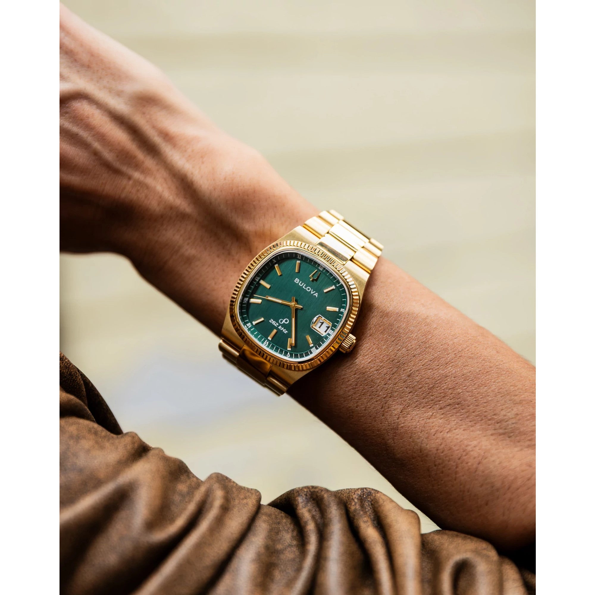 Montre Bulova Super Seville 97B237, cadran vert, mise en situation
