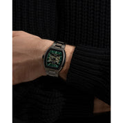Montre Bulova Maquina 98A321, cadran vert, mise en situation