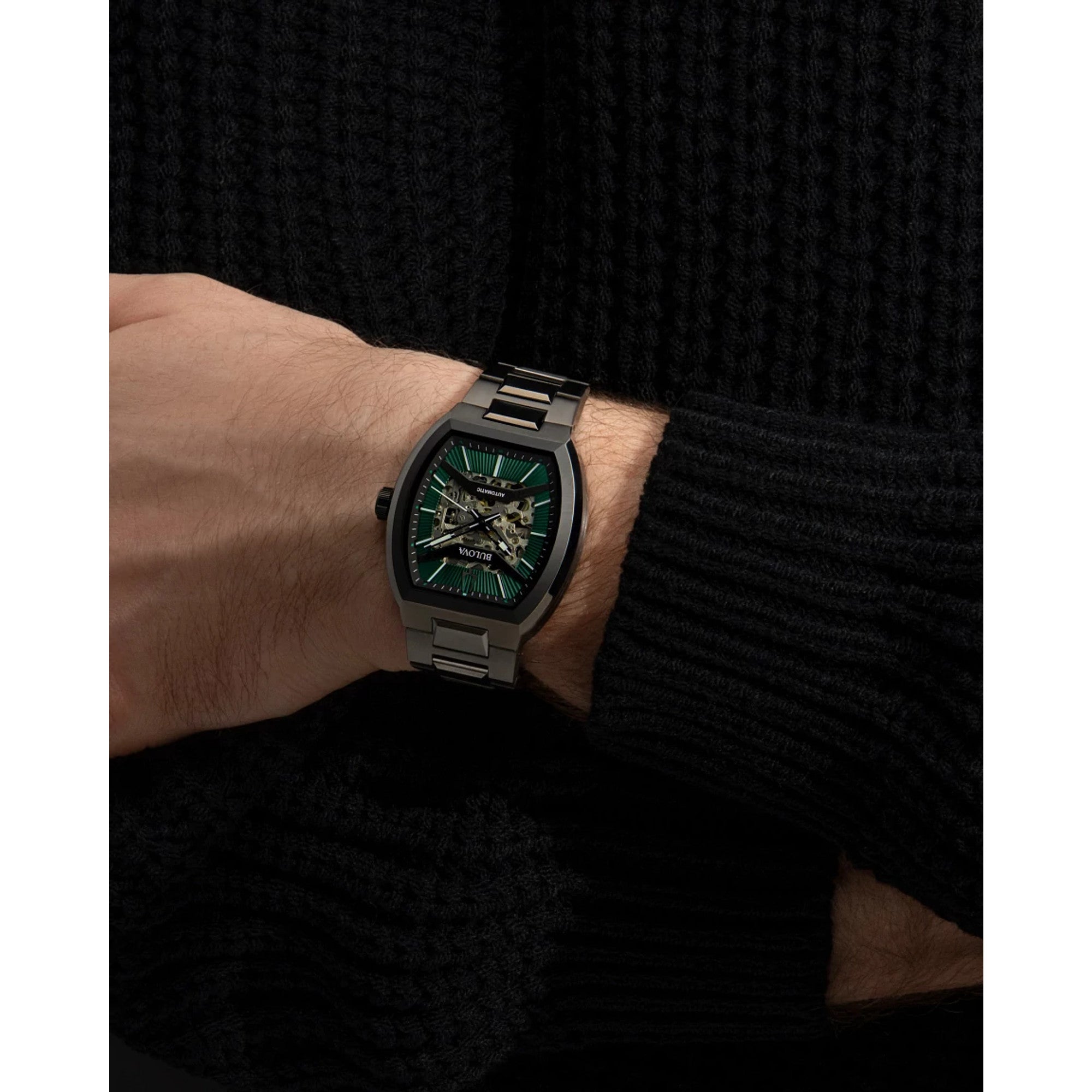 Montre Bulova Maquina 98A321, cadran vert, mise en situation