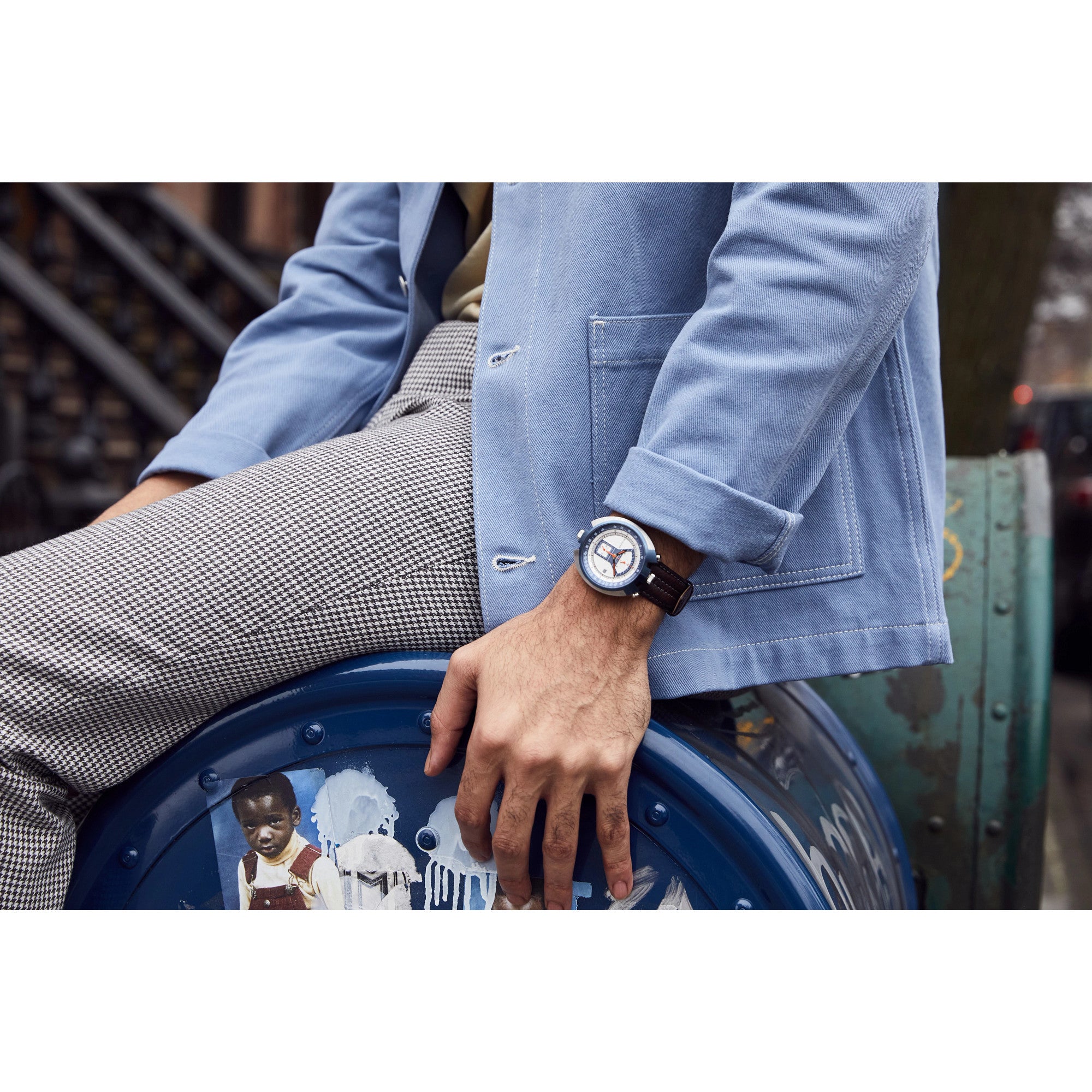 Montre Bulova Parking Meter 98B390, cadran argent, mise en situation