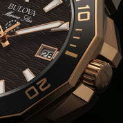 Montre Bulova Marine Star Series C 98B421, cadran marron, mise en situation