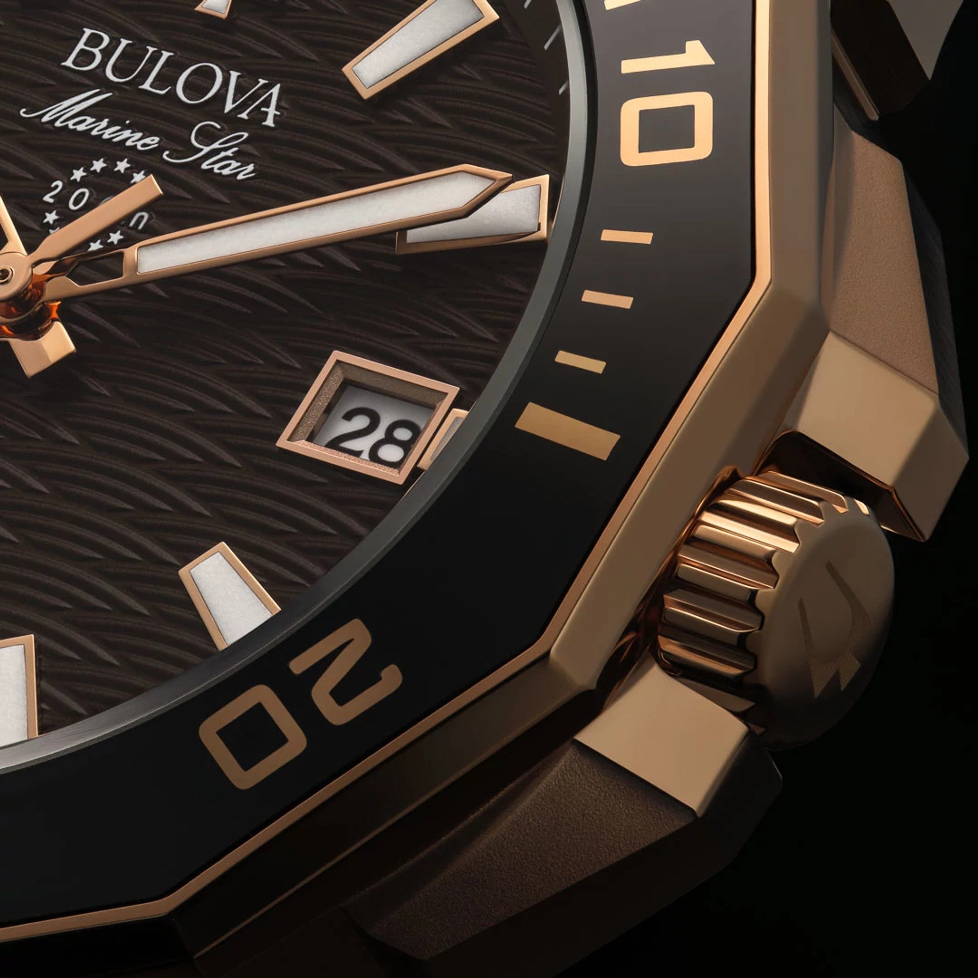 Montre Bulova Marine Star Series C 98B421, cadran marron, mise en situation