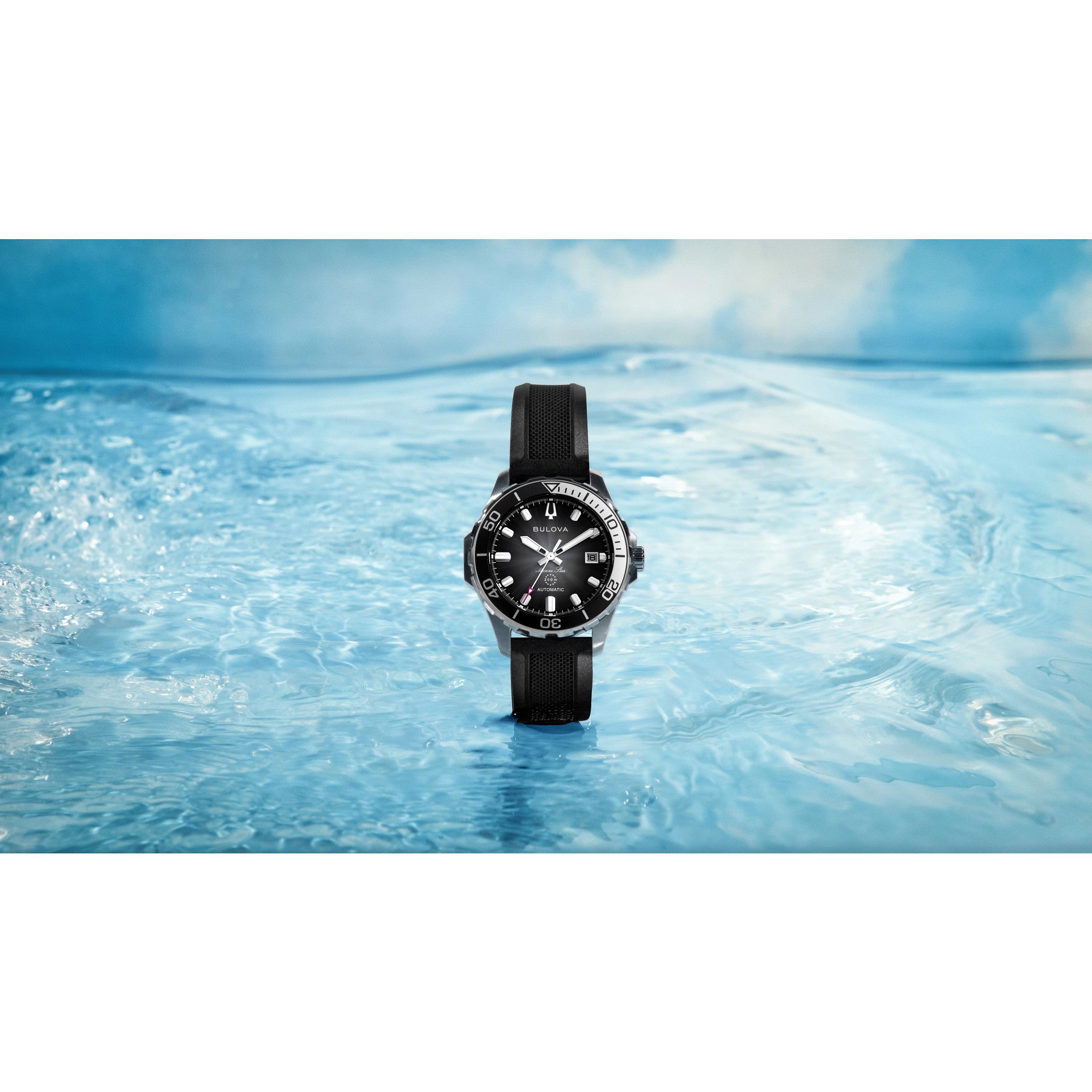 Montre Bulova Marine Star Series B 98B465, cadran noir, mise en situation