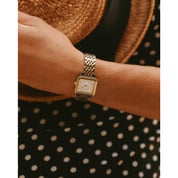 Montre Bulova Sutton 98L330, cadran argent, mise en situation