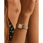 Montre Bulova Sutton 98L330, cadran argent, mise en situation