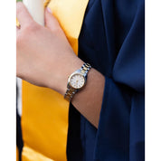 Montre Bulova Surveyor 98L331, cadran blanc, mise en situation