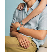 Montre Caravelle Dress 43B174, cadran turquoise, mise en situation