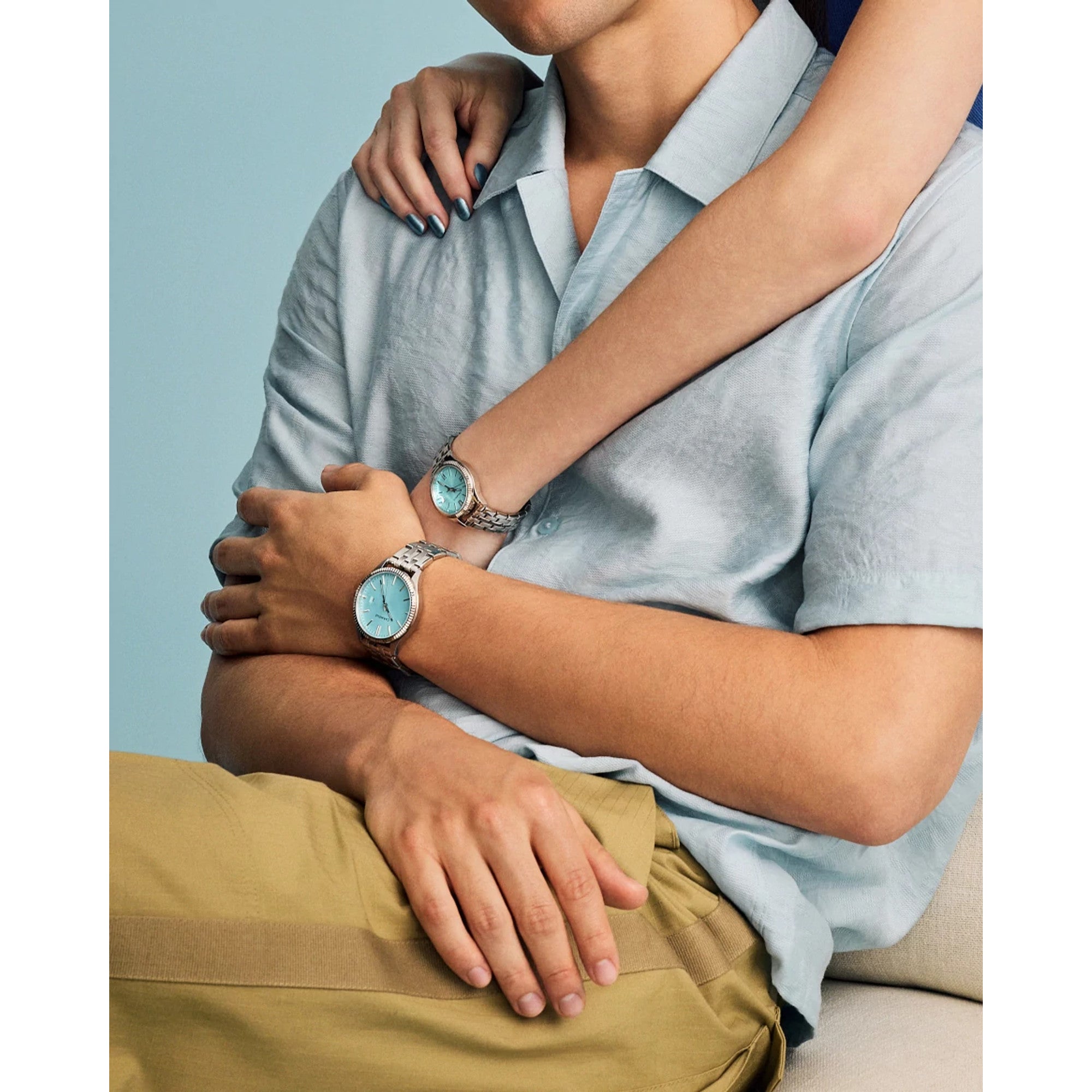 Montre Caravelle Dress 43B174, cadran turquoise, mise en situation