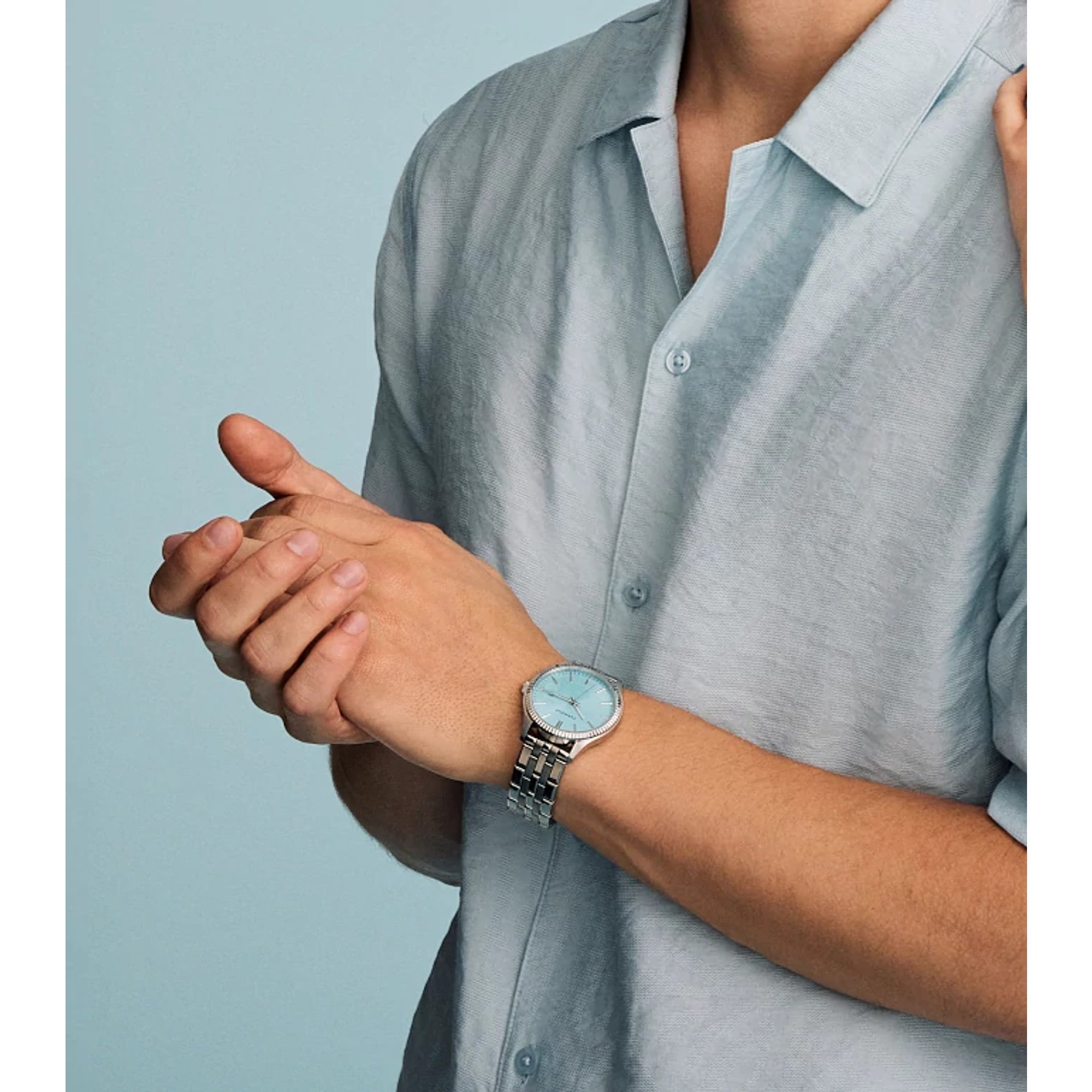 Montre Caravelle Dress 43B174, cadran turquoise, mise en situation