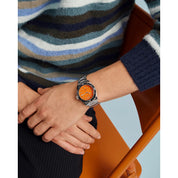 Montre Caravelle Sea Hunter 43B177, cadran orange, mise en situation