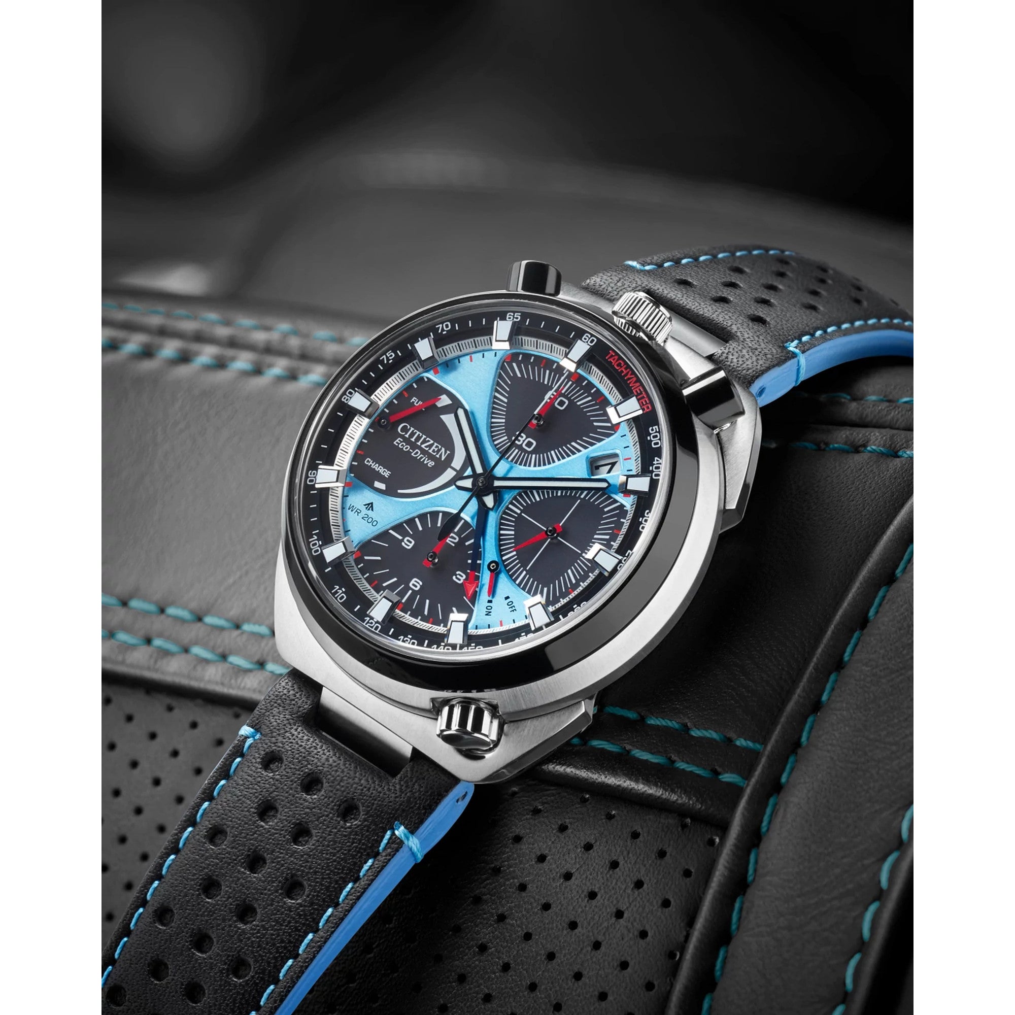 Montre Citizen Promaster Tsuno Chrono Racer AV0106-01L, cadran bleu, mise en situation