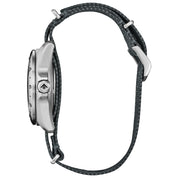 Montre Citizen Promaster Land GMT BJ7150-09L, cadran bleu, vue de profil