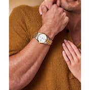 Montre Citizen Corso BM7334-58B, cadran blanc, mise en situation