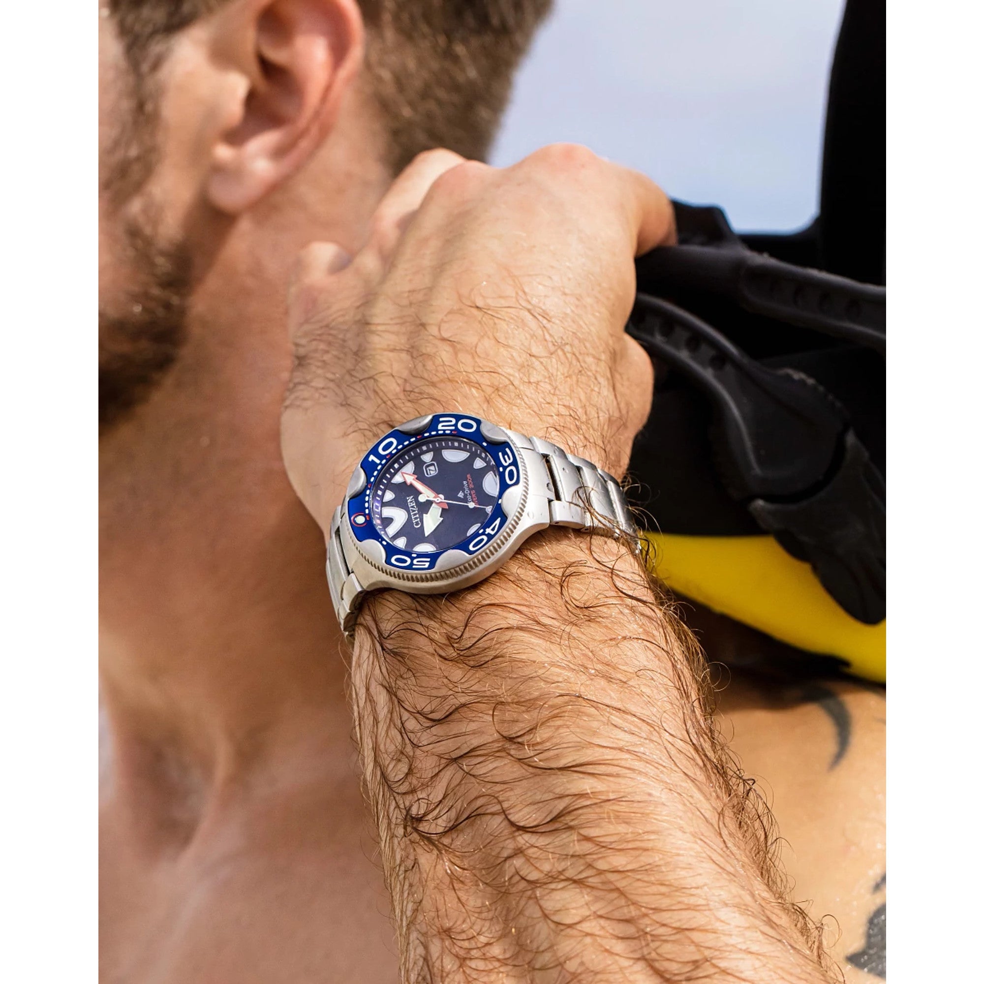 Montre Citizen Promaster Dive BN0231-52L, cadran bleu, mise en situation