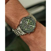 Montre Citizen Promaster Navihawk CA4664-60W, cadran vert, mise en situation