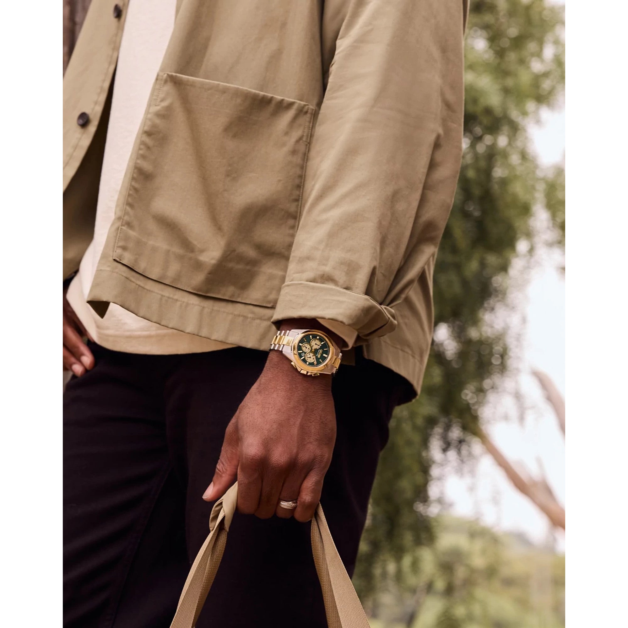 Montre Citizen Sport Luxury CA4684-54X, cadran vert, mise en situation